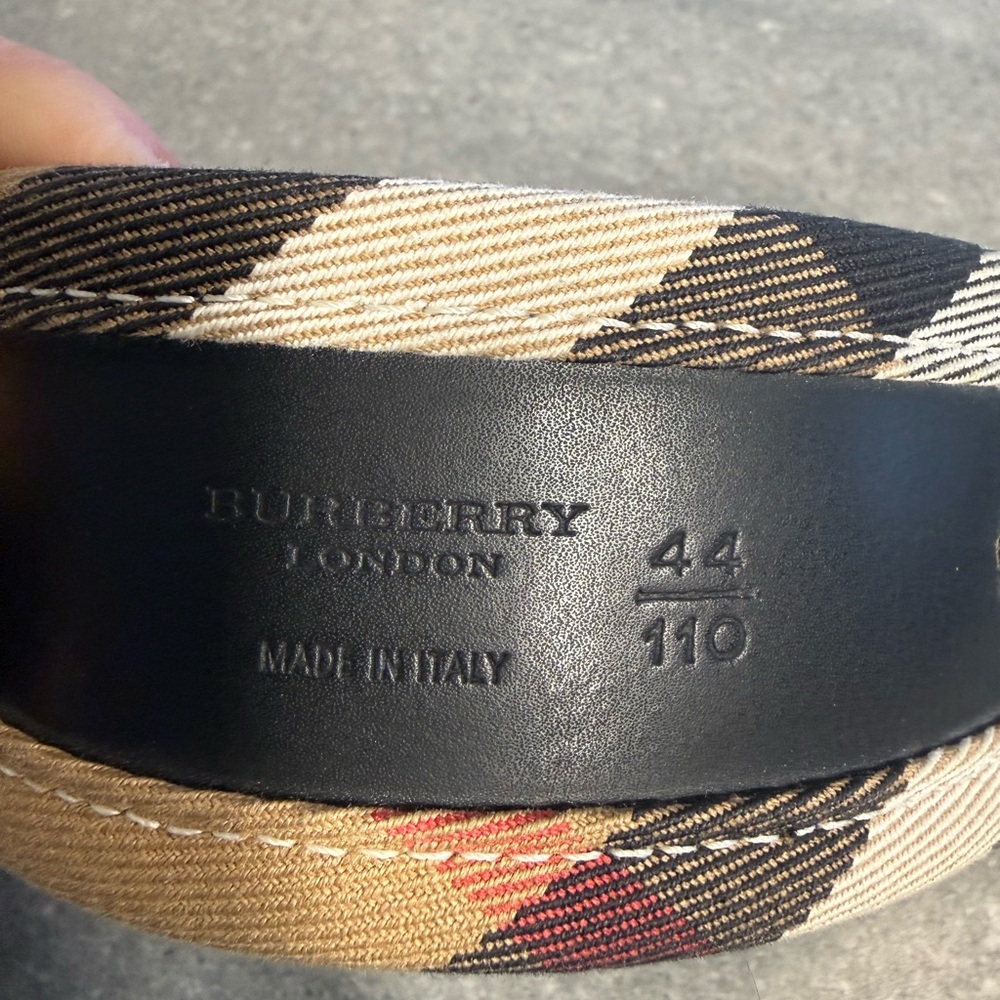 Burberry Black and Cream Checkered Belt - Picture 4 of 5